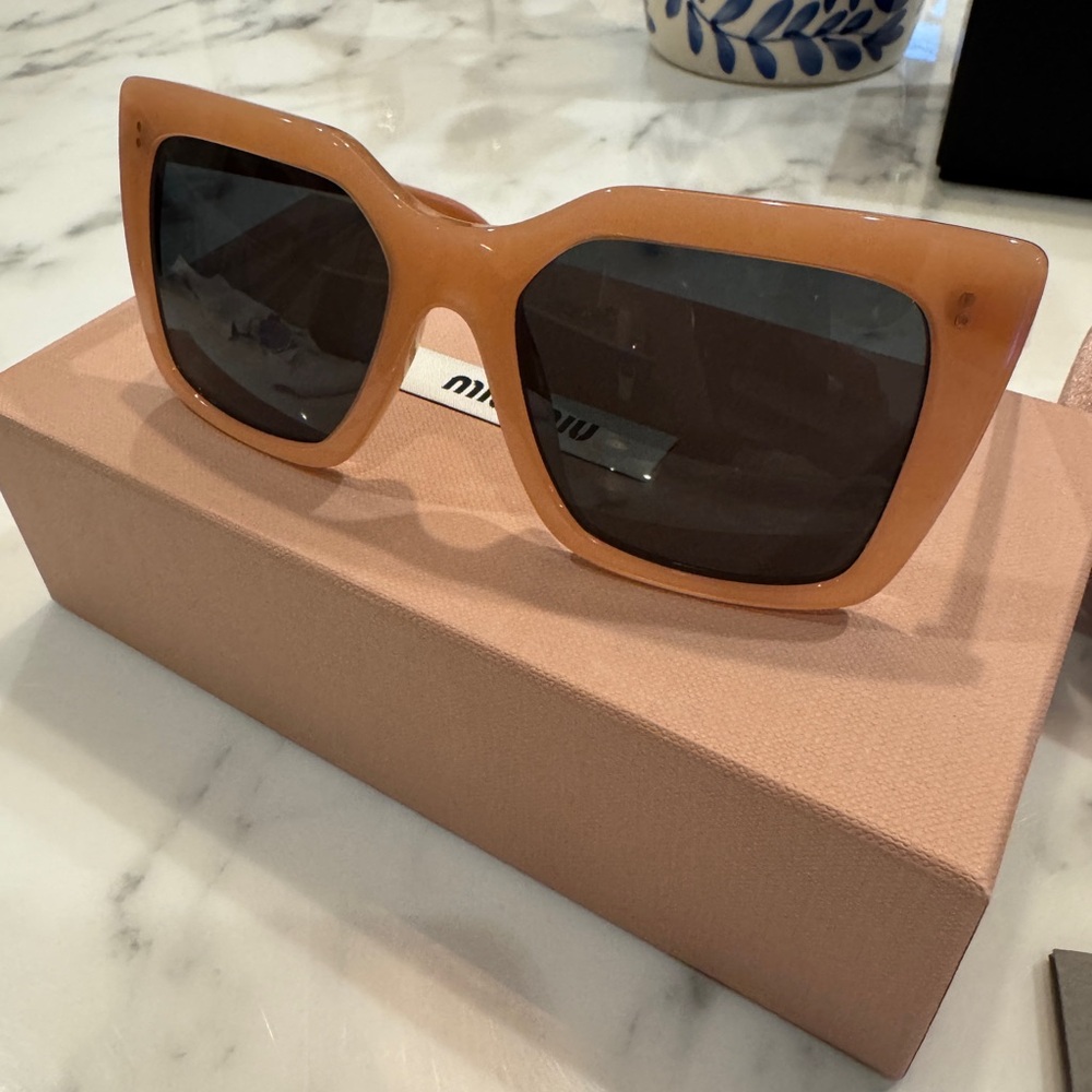 Miu Miu Blush Sunglasses made in Italy 
Model number SMU 02W - Picture 6 of 8